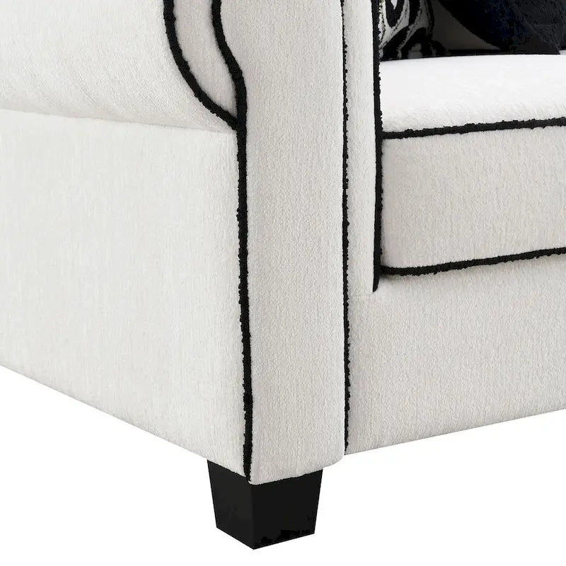 Canapé blanc en chenille avec coussins décoratifs