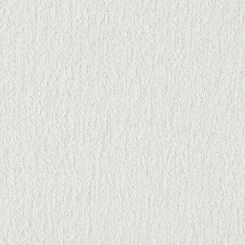 Canapé blanc en chenille avec coussins décoratifs