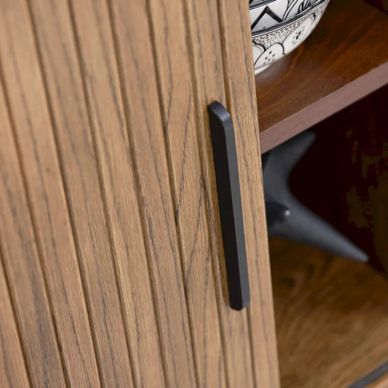 Sideboard im Mid-Century-Modern-Stil mit abgerundeten Schiebetüren