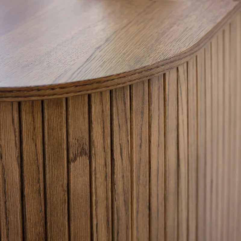 Sideboard im Mid-Century-Modern-Stil mit abgerundeten Schiebetüren