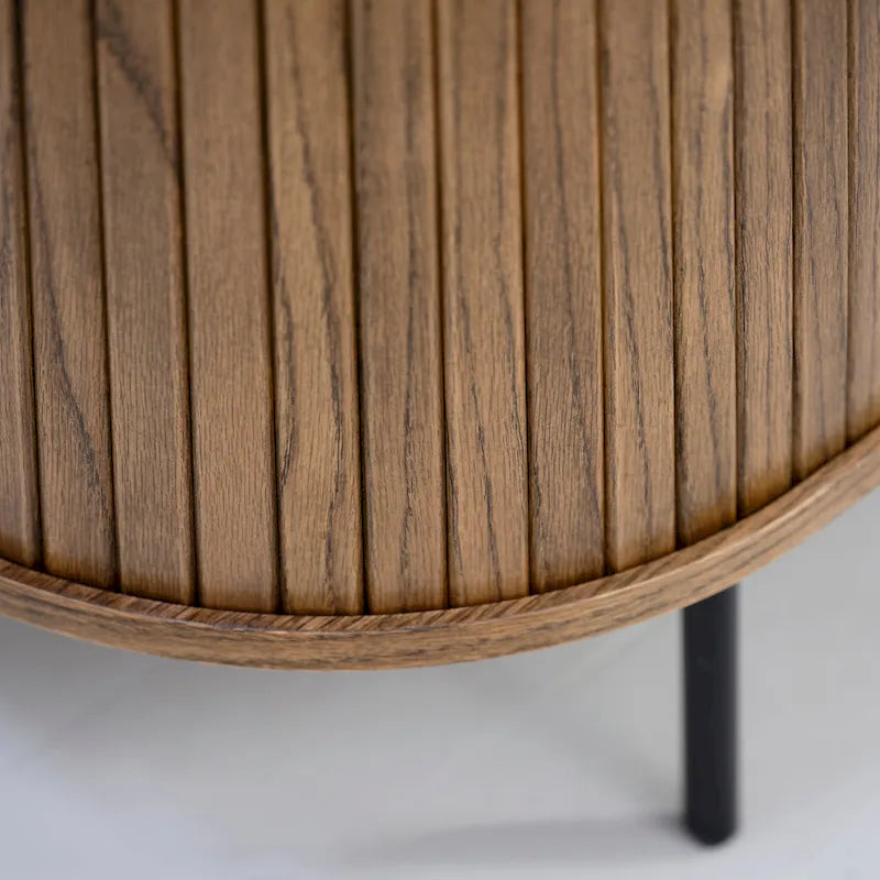 Sideboard im Mid-Century-Modern-Stil mit abgerundeten Schiebetüren