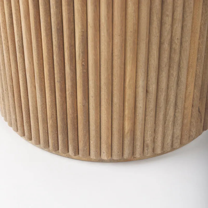 Table d’appoint ronde cannelée en bois massif brun foncé