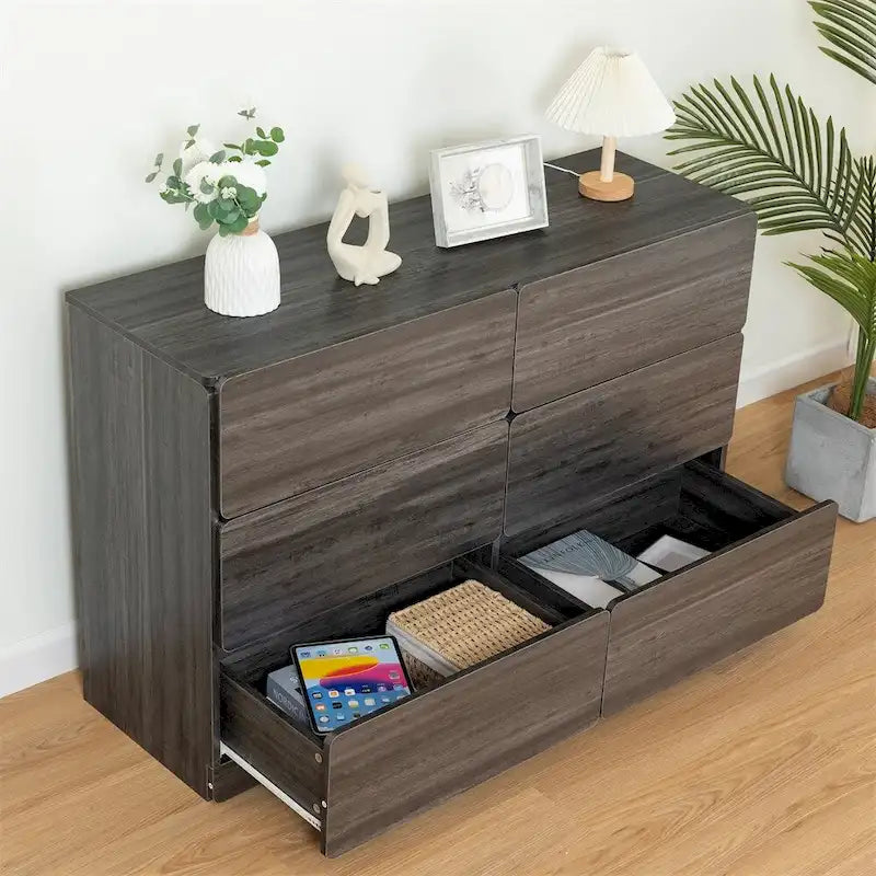 Cómoda de madera con seis cajones