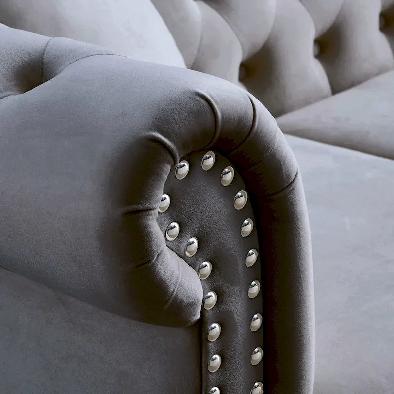 Sala de estar con sofá gris