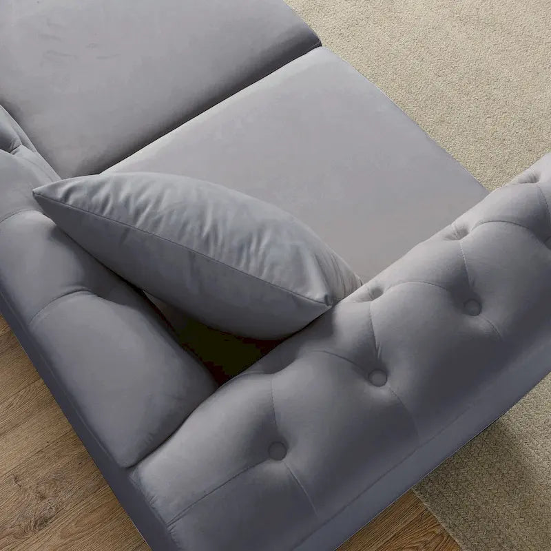 Sala de estar con sofá gris
